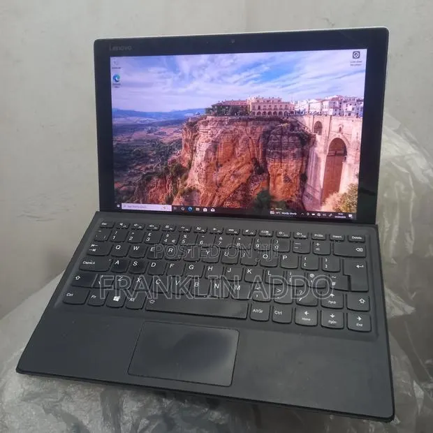 Laptop Lenovo Legion Y530 4GB Intel Core i5 SSD 140GB · Photo 1