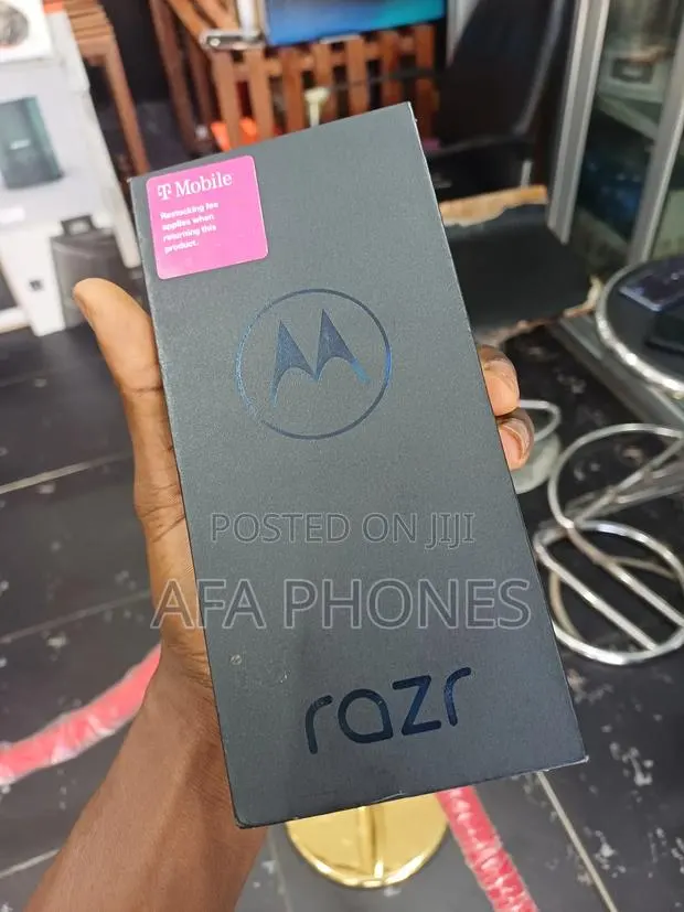 New Motorola Razr 40 128 GB Black · Photo 1