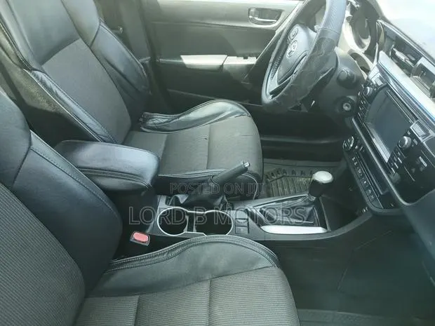 Toyota Corolla 2016 Silver · Photo 4