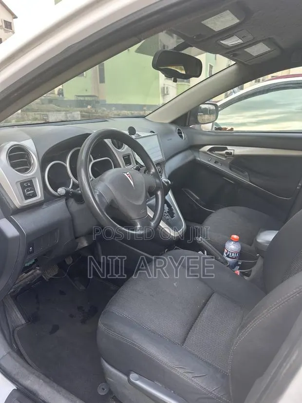 Pontiac Vibe 2.4 4WD 2010 White · Photo 1
