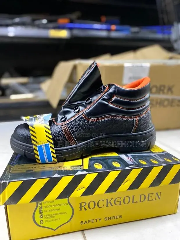 Heavy-Duty Industrial Safety Shoes. · Photo 1