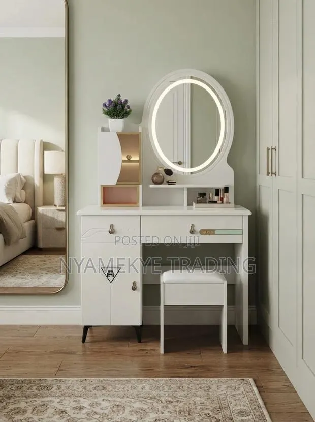 Dressing Table With Mirror · Photo 1