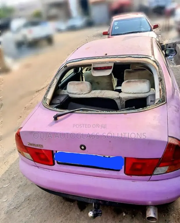 Mitsubishi Carisma Rear Window Glass Available · Photo 1