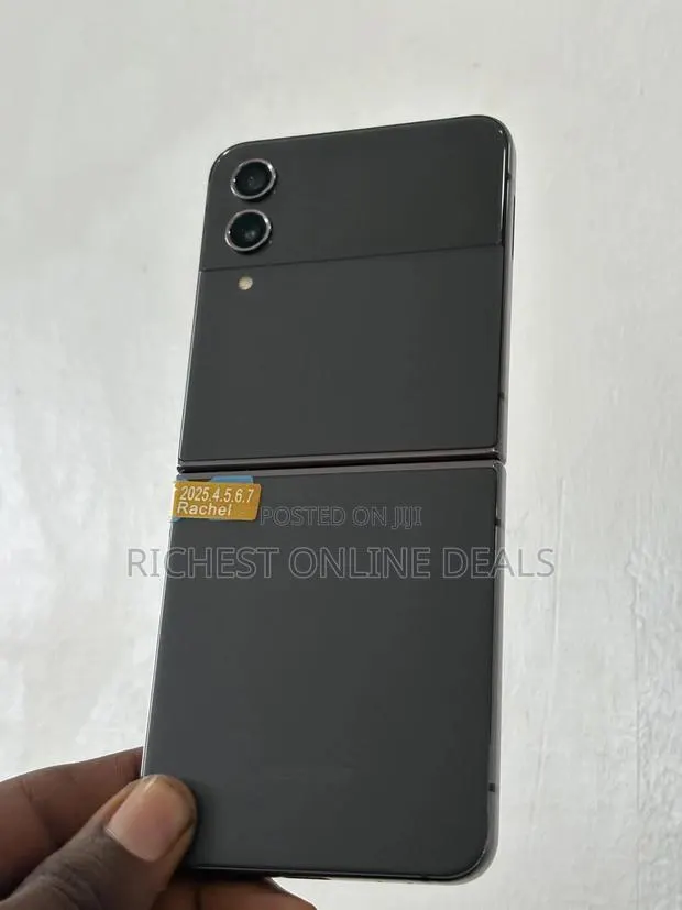Samsung Galaxy Z Flip4 256 GB Black · Photo 1