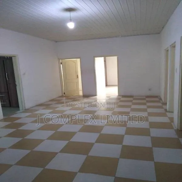 3bdrm Apartment in Nyaniba Estate for rent · Photo 1