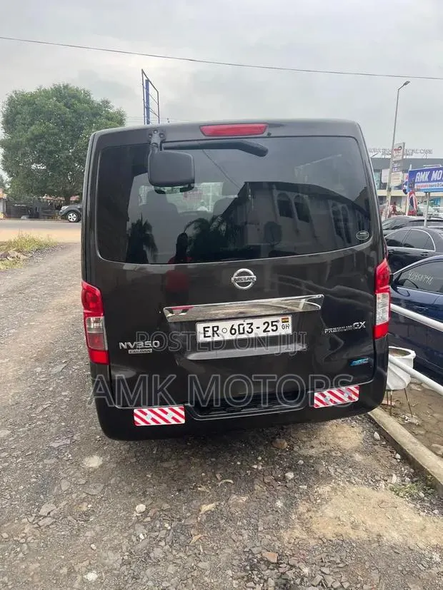 Nissan Caravan (Urvan) 2012 Black · Photo 1