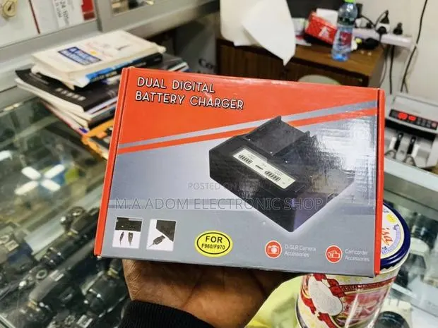 Durable Dual Digital Battery Charger(Camcorder Accessories) · Photo 1