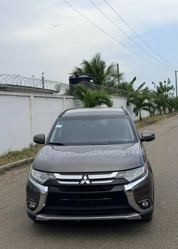 Mitsubishi Outlander 2016 Gold · Photo 1