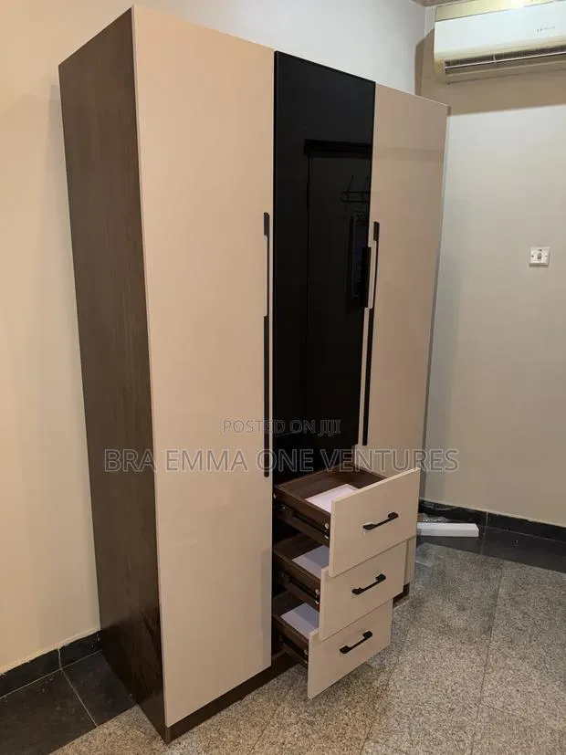 Modern Display Wardrobe/Cabinet · Photo 2