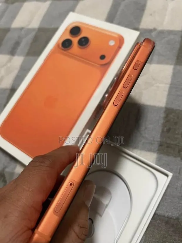 Apple iPhone 17 Pro Max 512 GB Orange · Photo 1