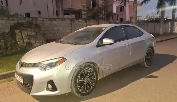 Toyota Corolla 2016 Silver · Photo 1