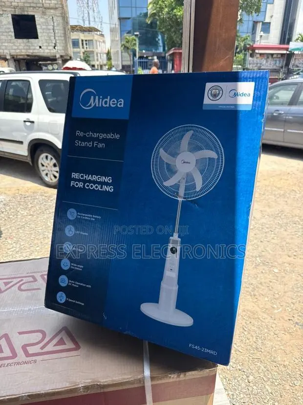 Ultra Modern Rechargeable Fan Midea 18” · Photo 1