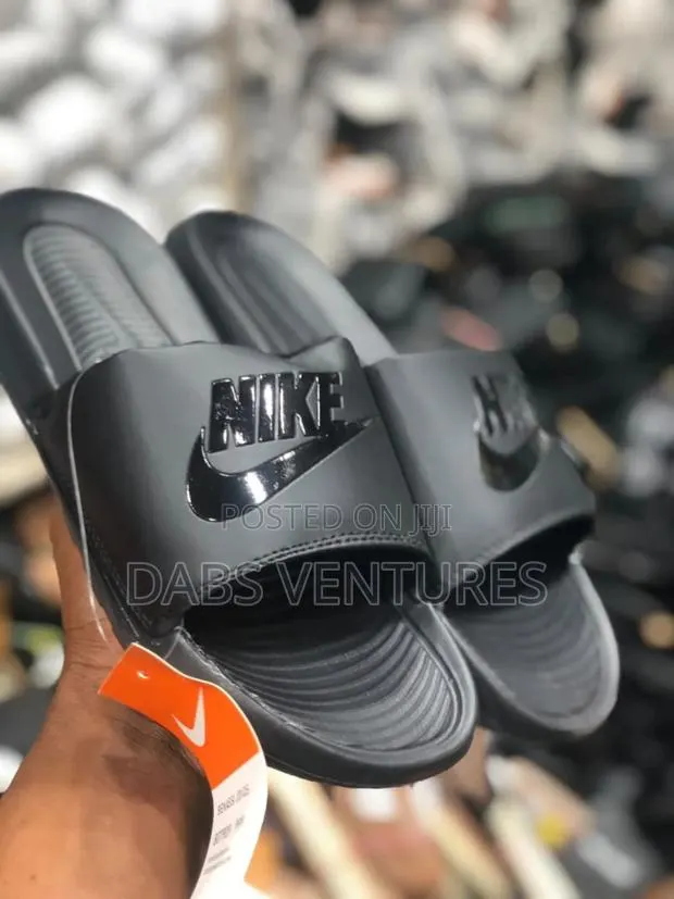Casual Nike Slides and Slippers 40-45 · Photo 1