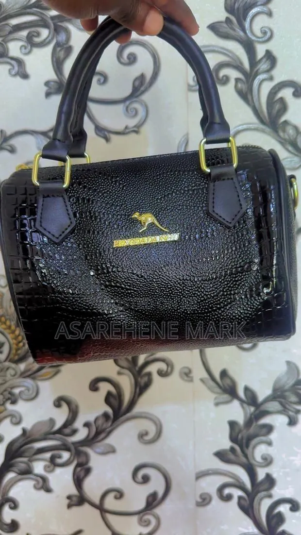 Women’s Handbag · Photo 1