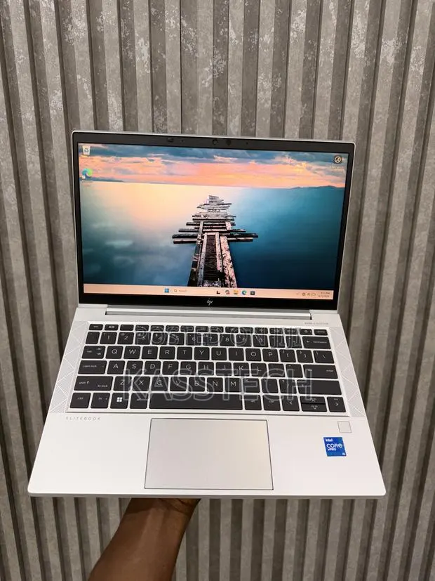 Laptop HP EliteBook 830 G8 8GB Intel Core i5 SSD 256GB · Photo 1