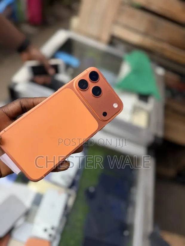 Apple iPhone 17 Pro Max 256 GB Orange · Photo 1