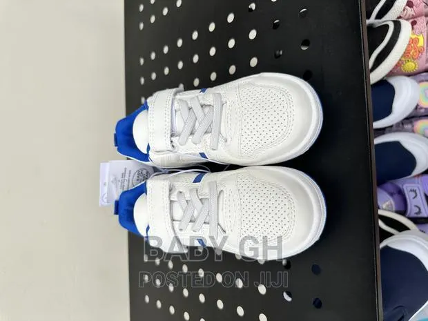 White Sneaker · Photo 3