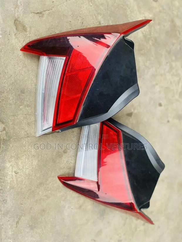 Hyundai Elantra 2022 Taillight Pair · Photo 1