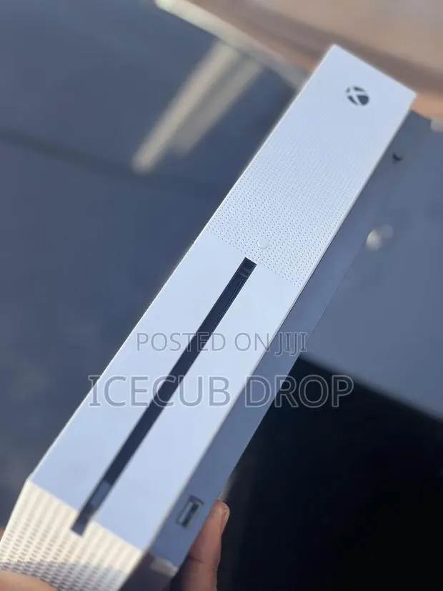 Xbox One S · Photo 1