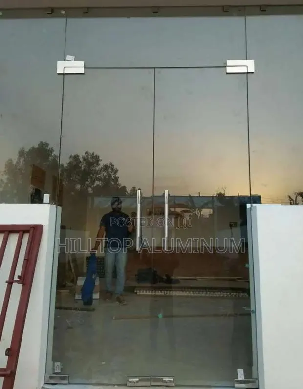 Framelezz Glazz Doorz · Photo 1