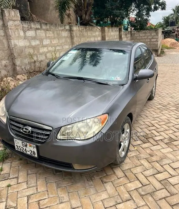 Hyundai Elantra 2010 Silver · Photo 1