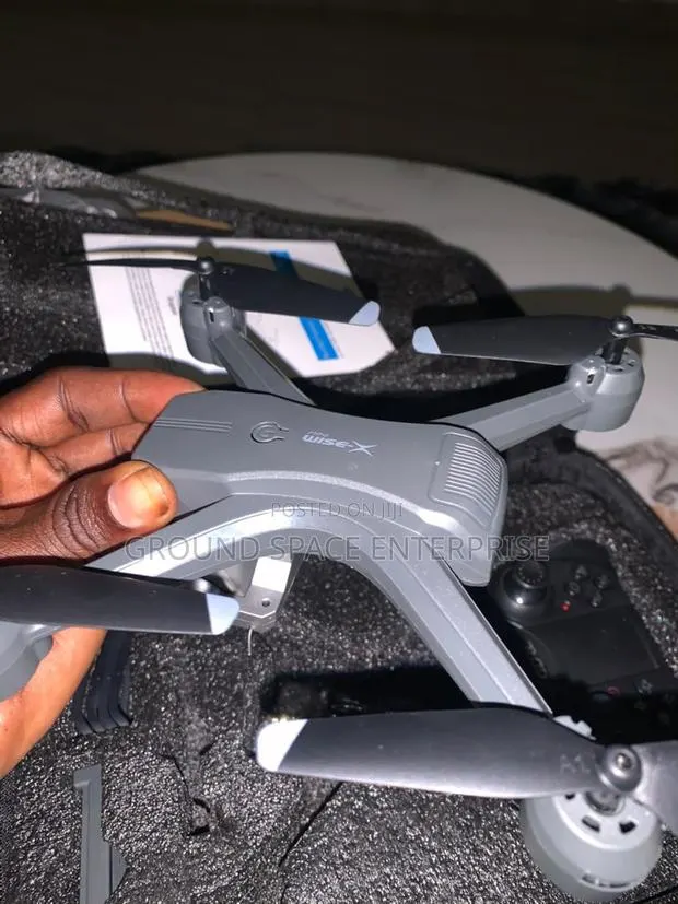 Professional Camera Drone – Foldable & Easy to Use · Photo 1