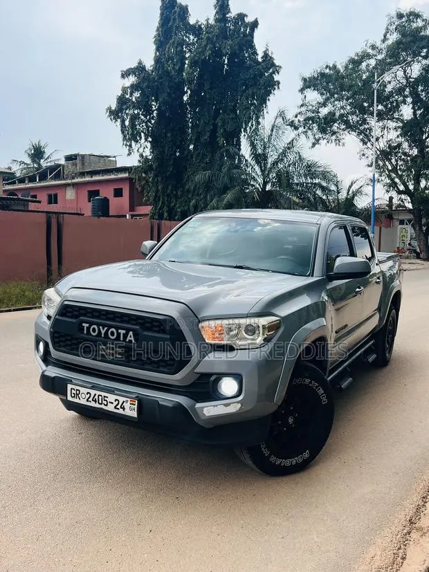 Toyota Tacoma SR5 2019 Gray
