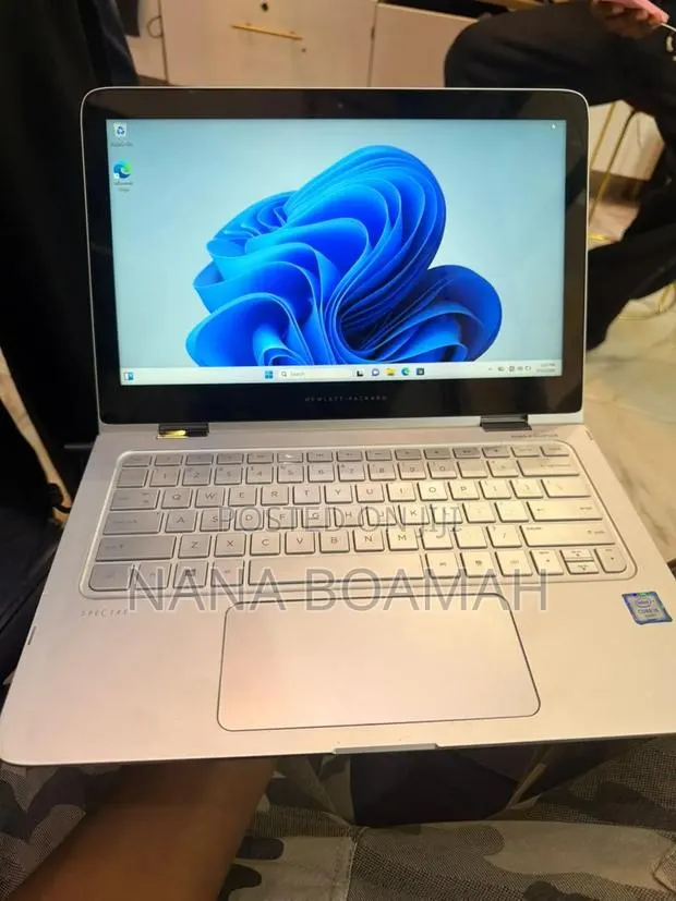 New Laptop HP Spectre X360 13 8GB Intel Core i5 SSD 256GB · Photo 1
