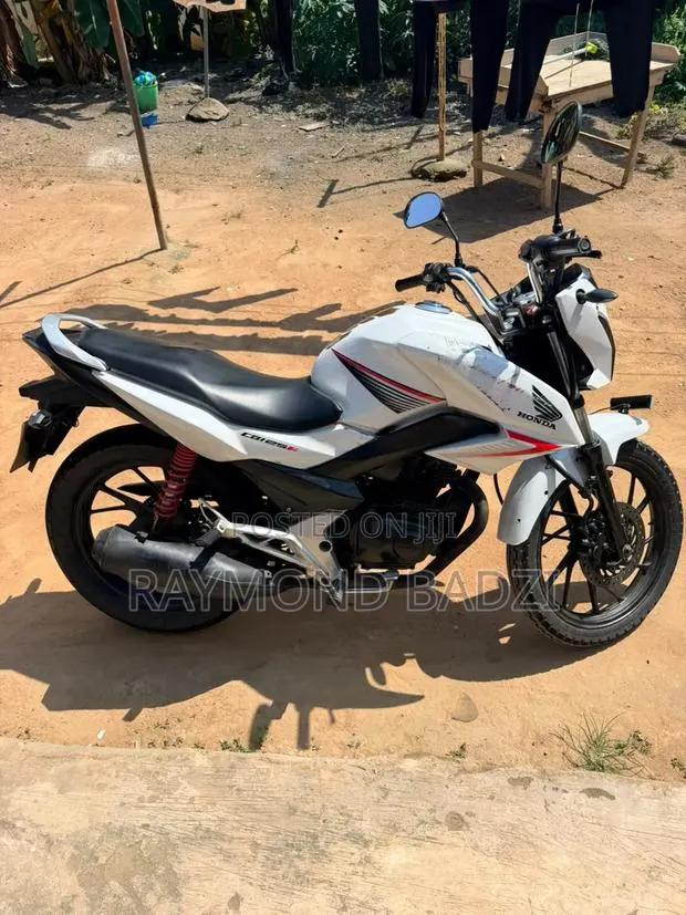 Honda CB 2012 White · Photo 1