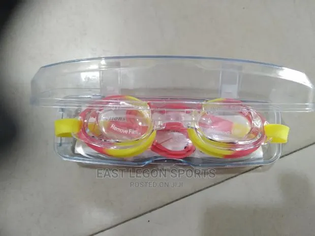 Swim Goggles for Kids in Various Colours · Photo 1