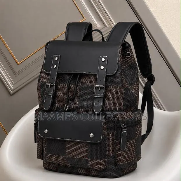Solid Leather Backpack · Photo 1
