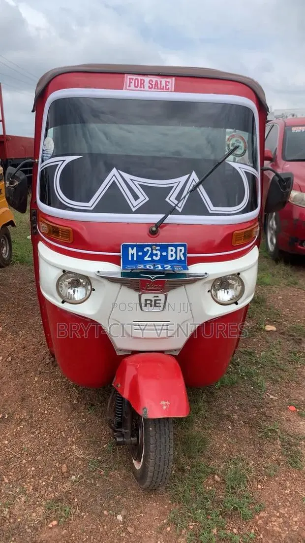 Bajaj RE 2025 Red · Photo 1
