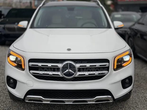 Mercedes-Benz GLB-Class GLB 250 4MATIC 2023 White · Photo 1