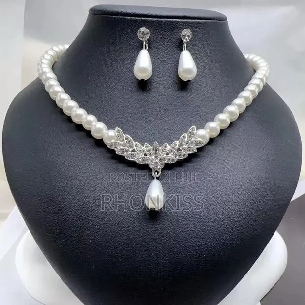 Pearl Necklace · Photo 1