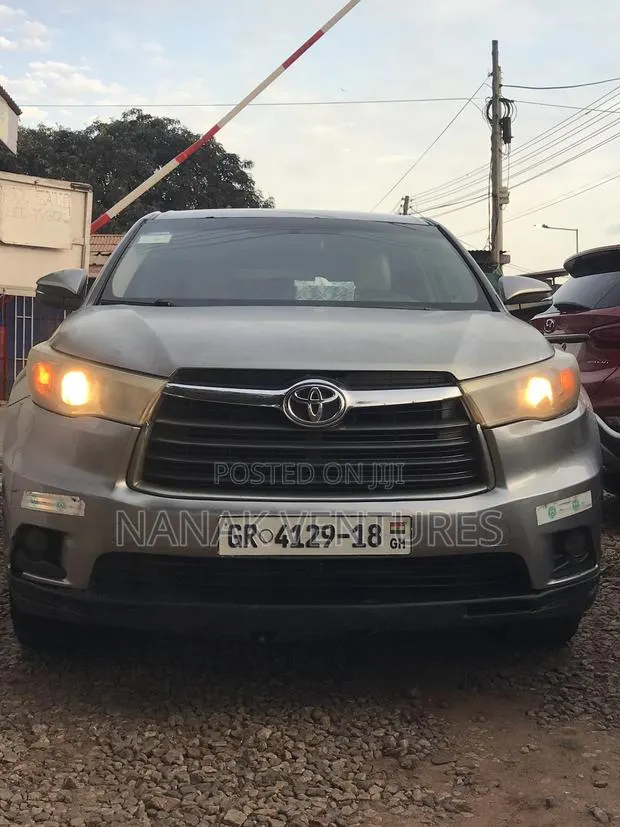 Toyota Highlander Limited V6 4x2 (3.5L 6cyl 6A) 2016 Silver · Photo 1