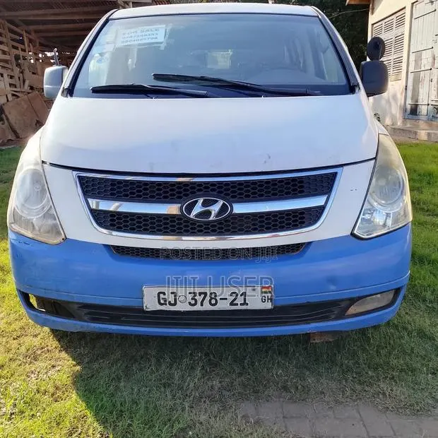 Hyundai Starex 2015 White · Photo 1