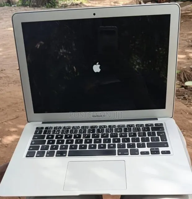 Laptop Apple MacBook Air 4GB Intel Core i5 SSD 256GB · Photo 1