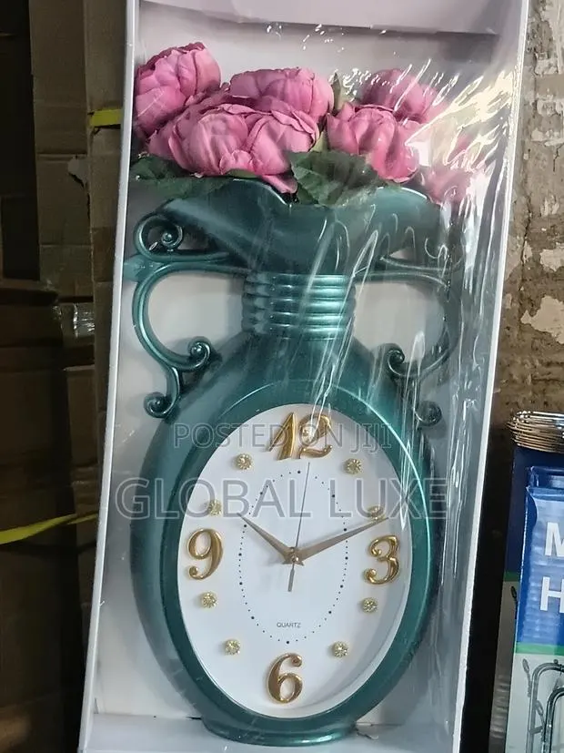 Flower Wall Clock – Elegant Decorative Clock With Artificial Flowers · Photo 1