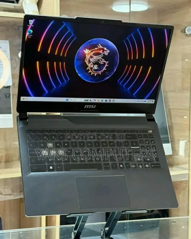 New Laptop MSI Katana 15 16GB Intel Core i7 SSD 512GB · Photo 1