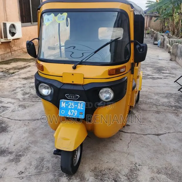Bajaj 2025 Yellow · Photo 1
