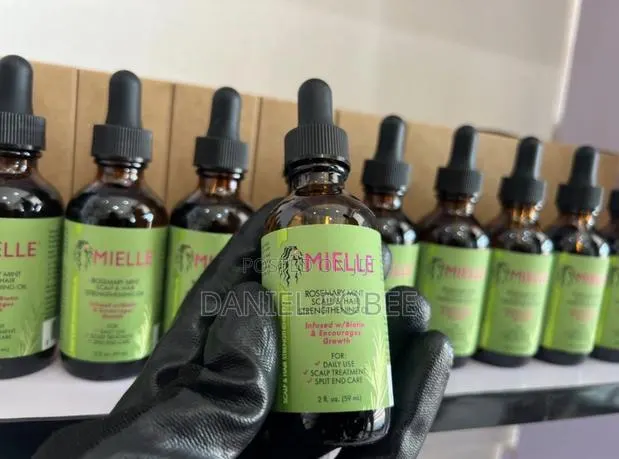 MIELLE Rosemary Mint Scalp Hair Strengthening Oil · Photo 1