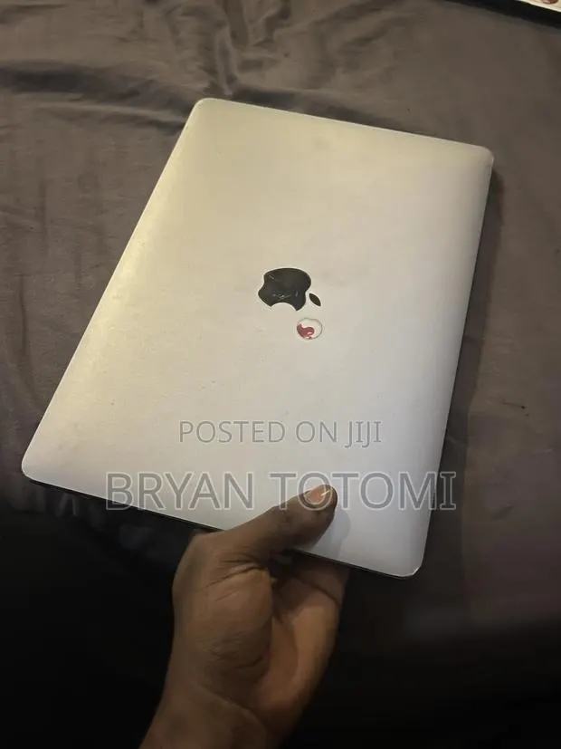 Laptop Apple MacBook Pro 2017 8GB Intel Core i7 SSD 128GB · Photo 1