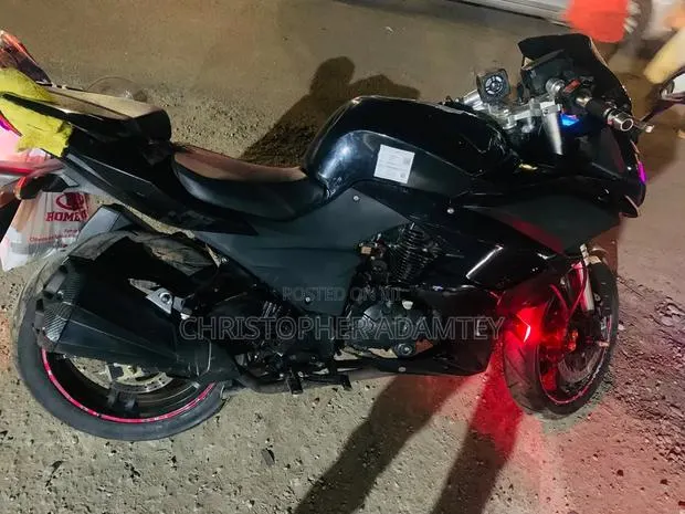 Motorcycle 2015 Black · Photo 1