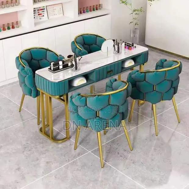 Luxury Manicure Table 4 Chairs · Photo 1