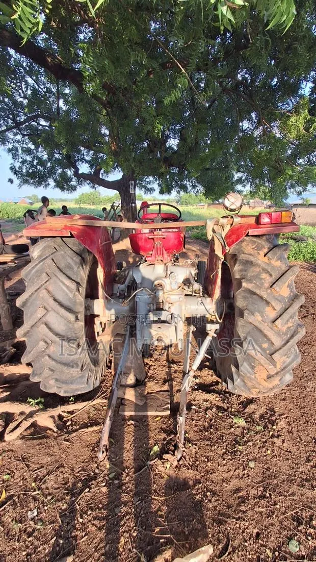 Ebro 160 Tractor · Photo 3