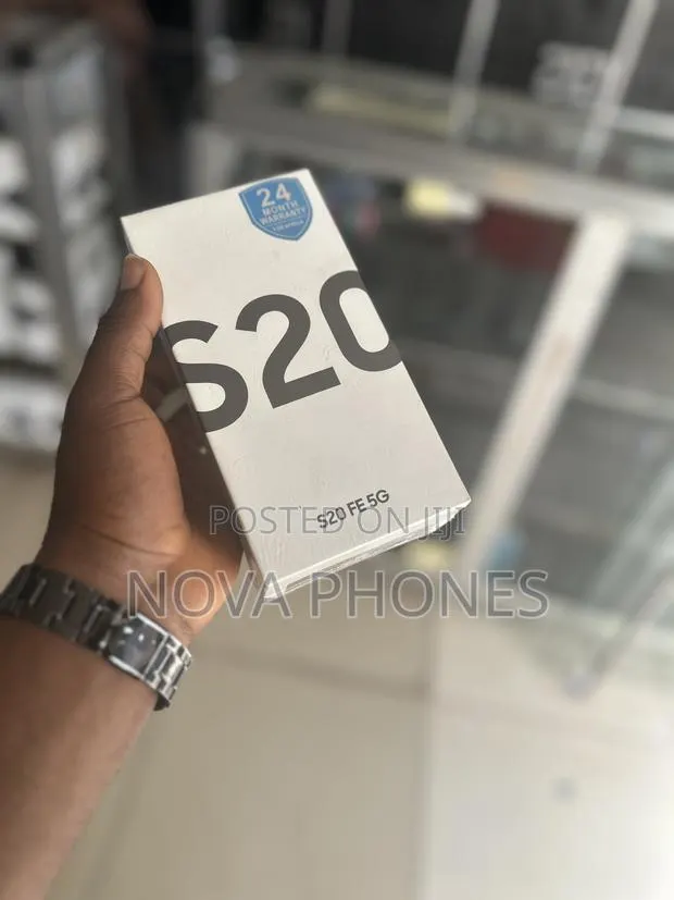 New Samsung Galaxy S20 FE 128 GB Black · Photo 1