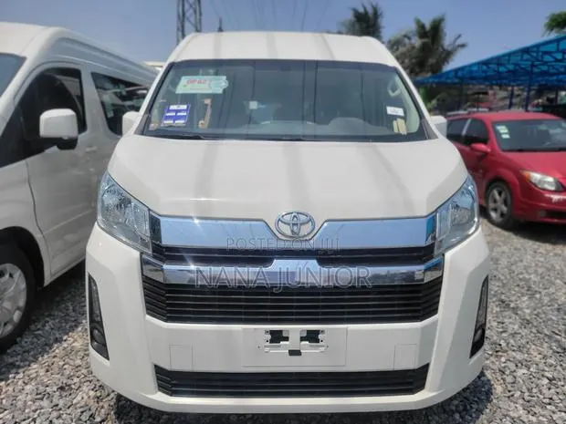 Toyota HiAce 2023 White · Photo 1