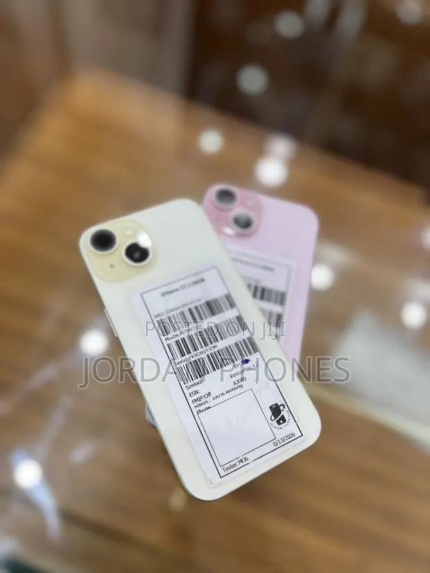 Apple iPhone 15 128 GB Yellow · Photo 1