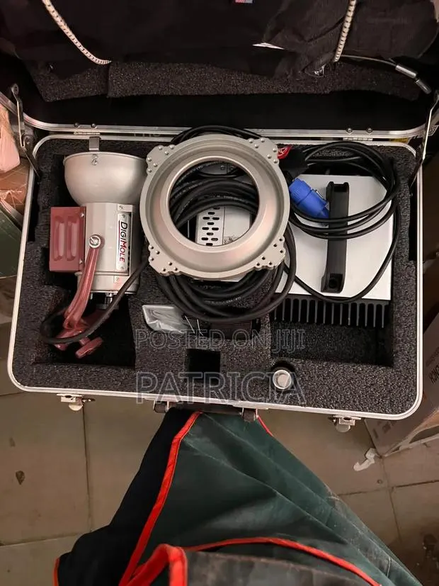 Mole-Richardson DigiMole HMI Professional Light Kit – Complete Set · Photo 1