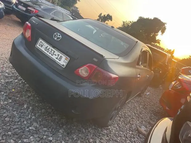 Toyota Corolla LE 4dr Sedan (1.8L 4cyl 4A) 2010 Black · Photo 1